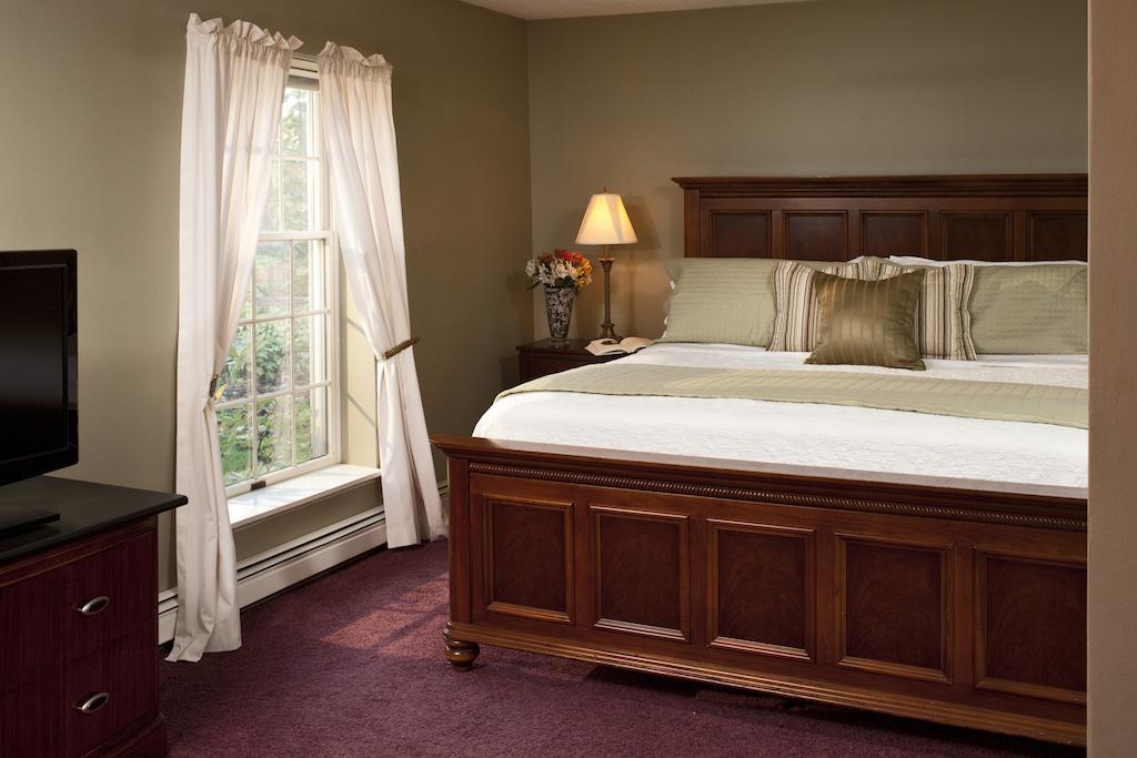 Huron House Bed & Breakfast Oscoda Exterior photo
