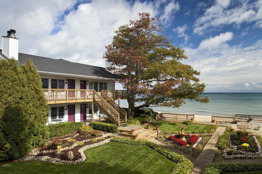 Huron House Bed & Breakfast Oscoda Exterior photo