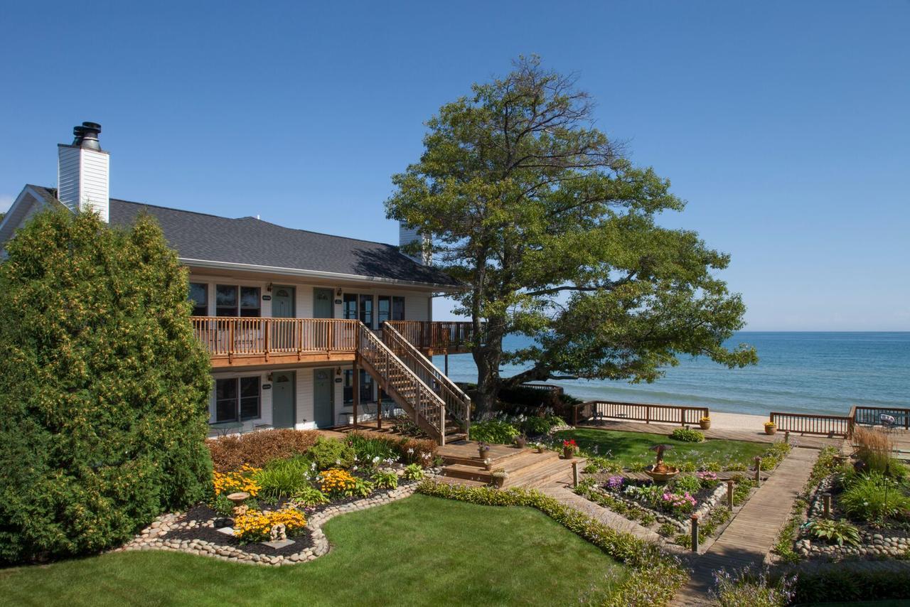 Huron House Bed & Breakfast Oscoda Exterior photo